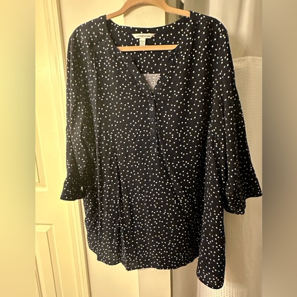 croft & barrow Tops - Croft and Barrow size 2X in Navy blue with white polka dot.